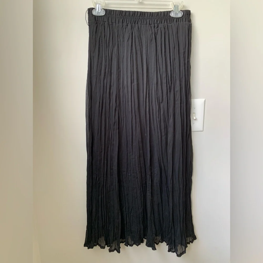 ROZ & ALI Women’s Black Sheer Crinkle Overlay Solid Black Slip Maxi Skirt